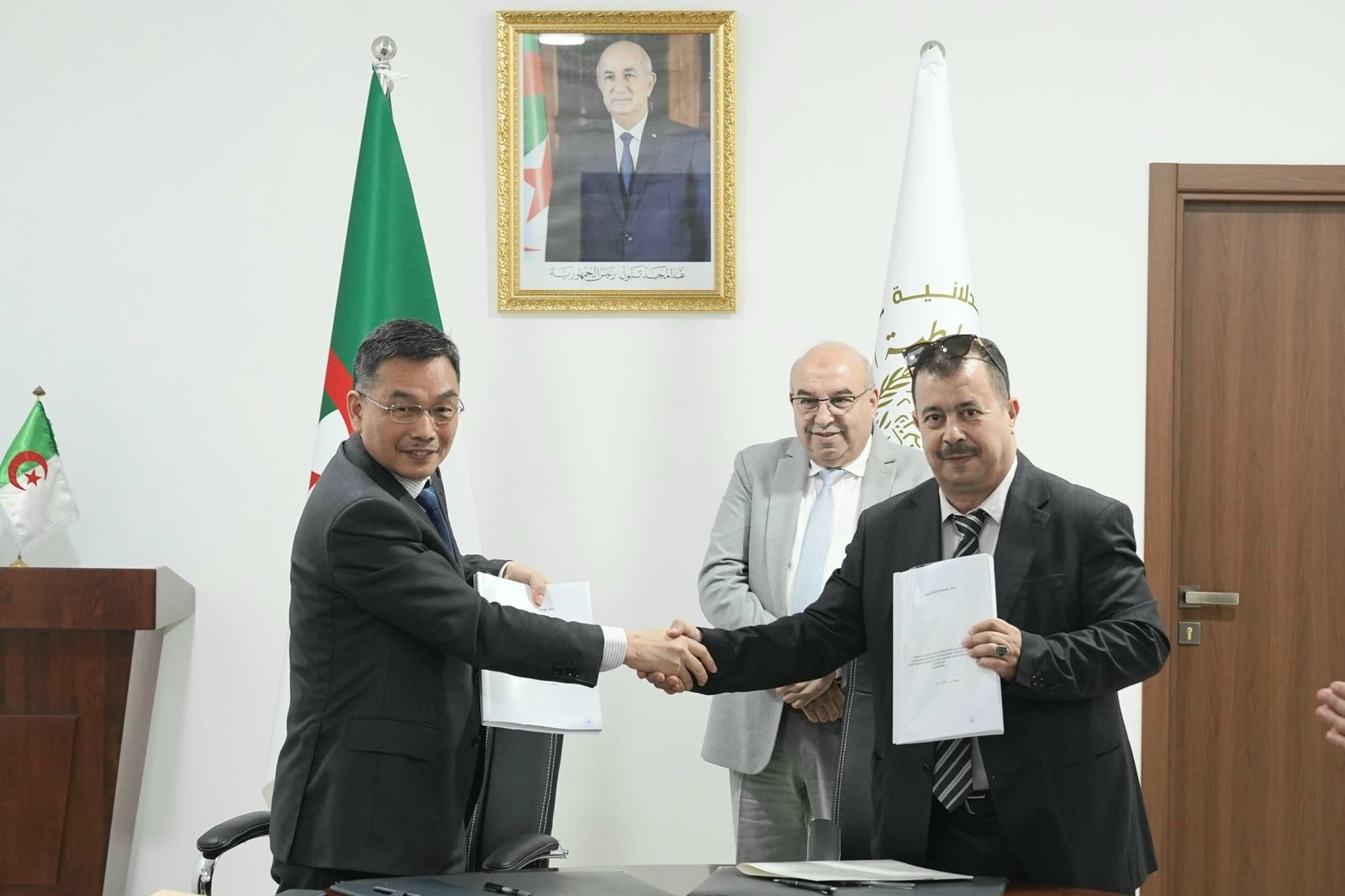 توقيع اتفاقية جزائرية-صينية لإنجاز مصنع لأدوية السرطان بقسنطينة