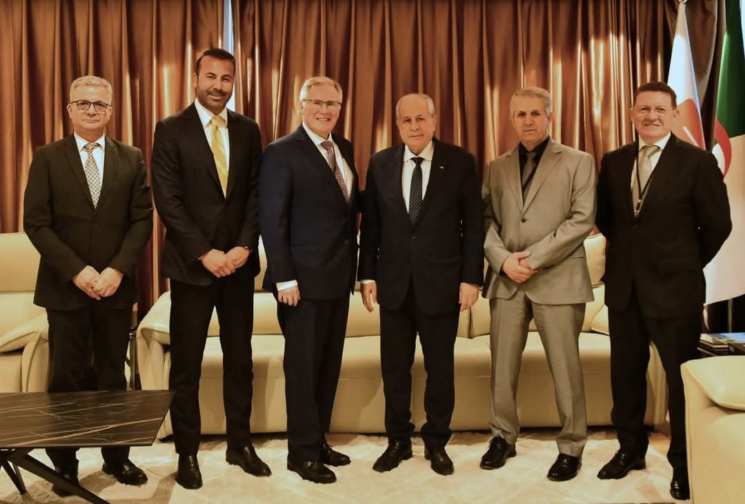 الجزائر تُطلق مشروعاً مدمجاً لإنتاج الهيدروجين الأخضر لصناعة الصلب الصديق للبيئة