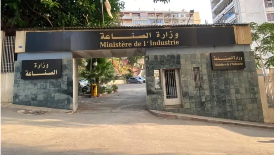 وزير الصناعة يستقبل وفدًا قطريًا لبحث سبل تعزيز الشراكة الصناعية والمعدنية