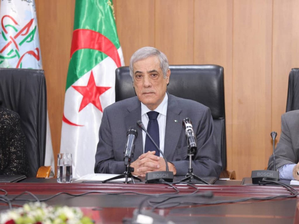 دعم الأسرة المنتجة وتعزيز الأمن المائي على طاولة اجتماع الحكومة